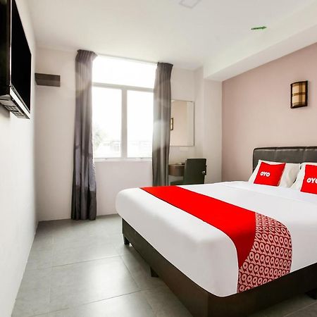OYO 89631 988 Hotel Johor Bahru Buitenkant foto
