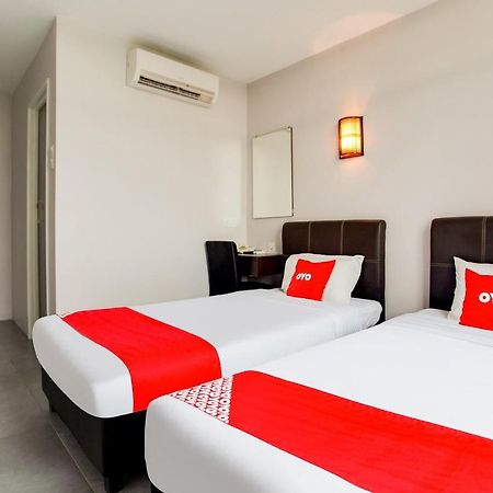 OYO 89631 988 Hotel Johor Bahru Buitenkant foto