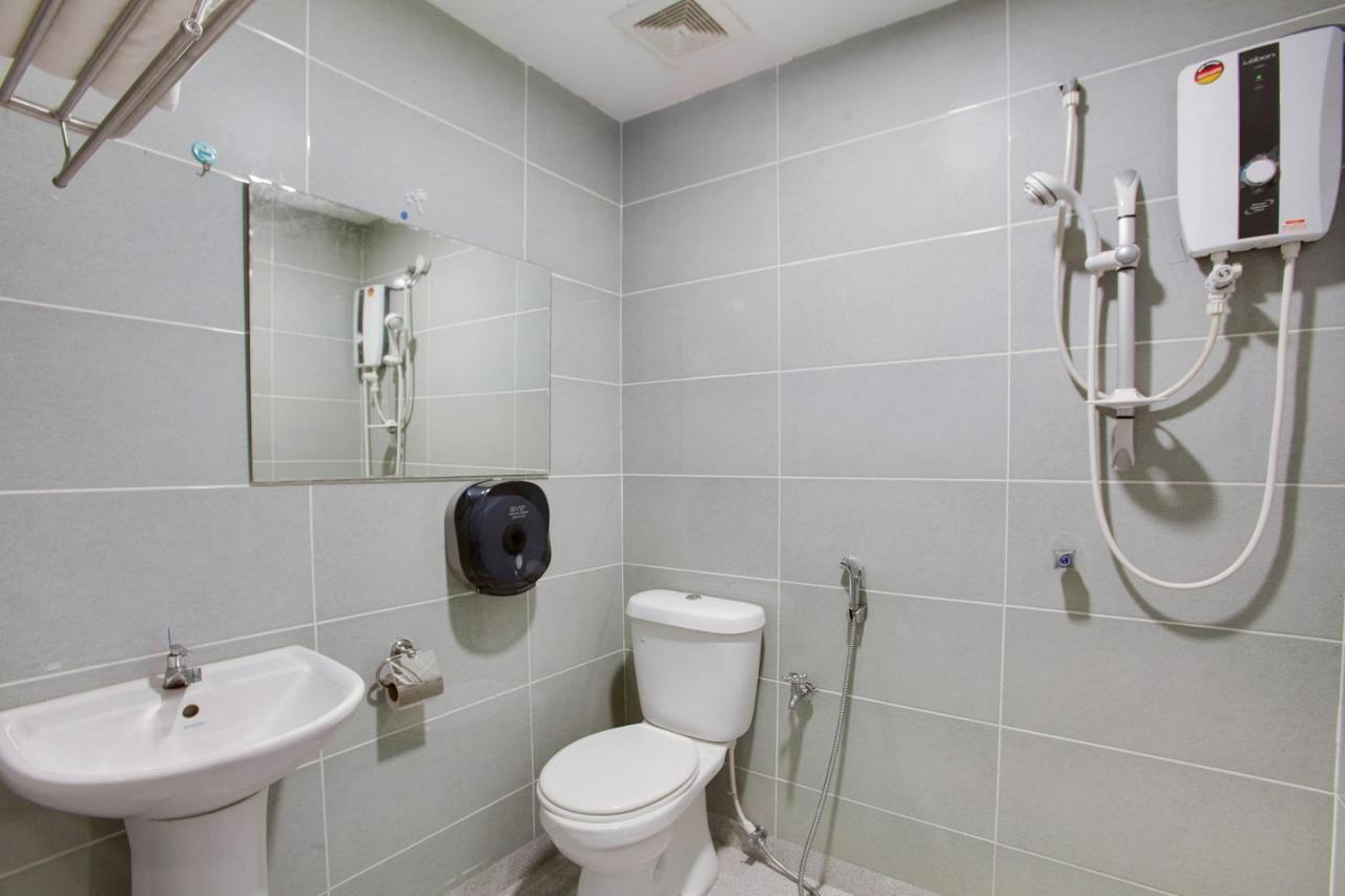 OYO 89631 988 Hotel Johor Bahru Buitenkant foto