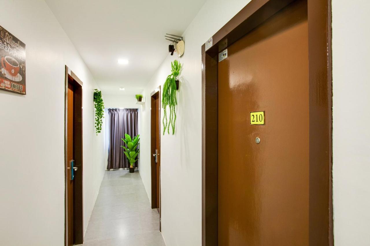 OYO 89631 988 Hotel Johor Bahru Buitenkant foto