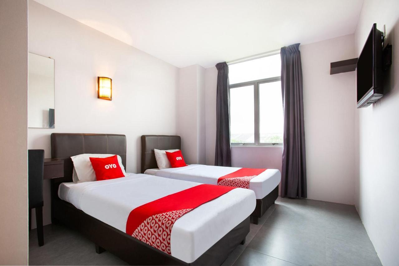 OYO 89631 988 Hotel Johor Bahru Buitenkant foto